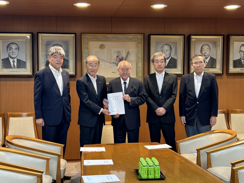 自由民主党 鈴木幹事長