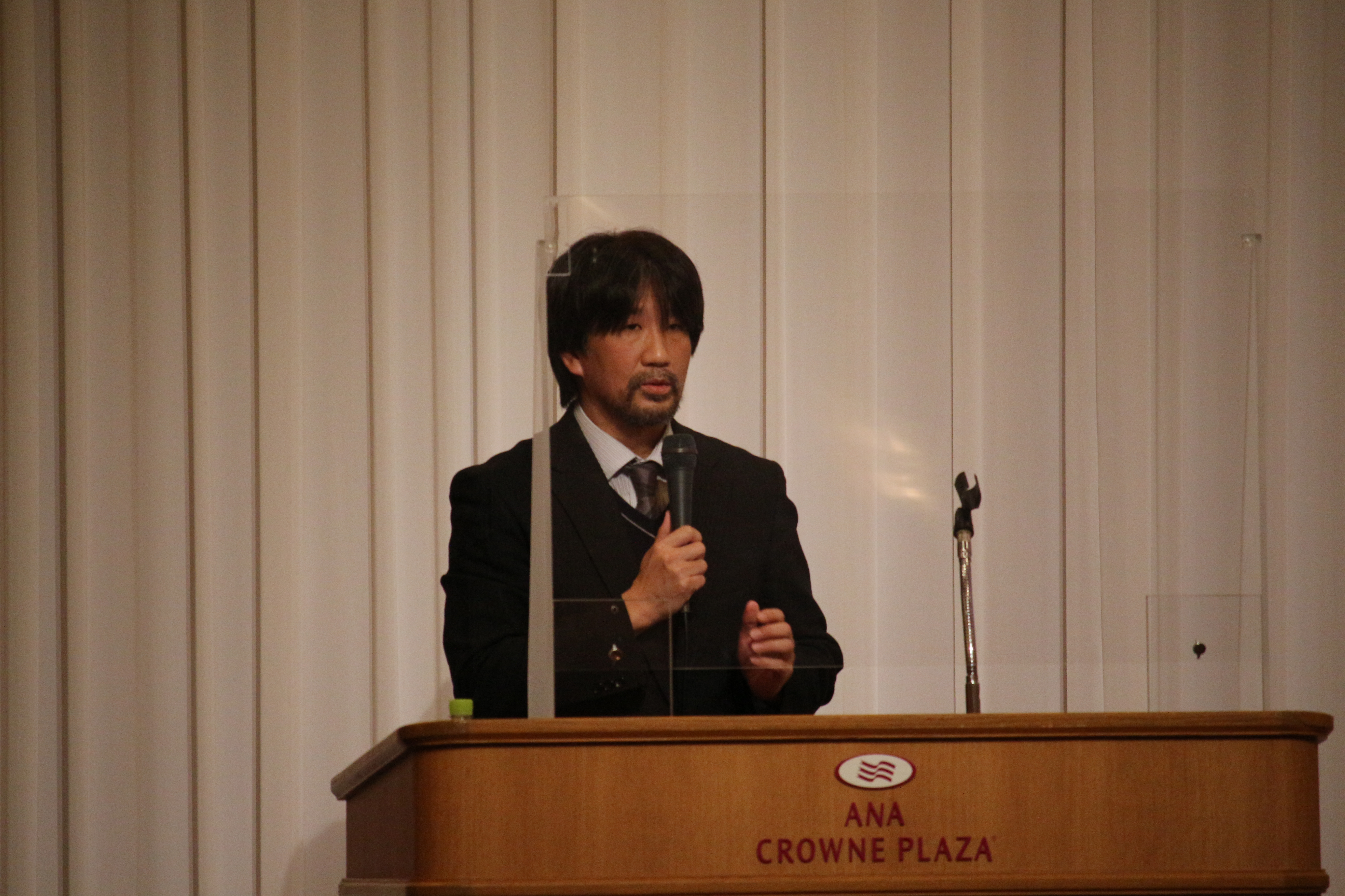 唐山英明氏